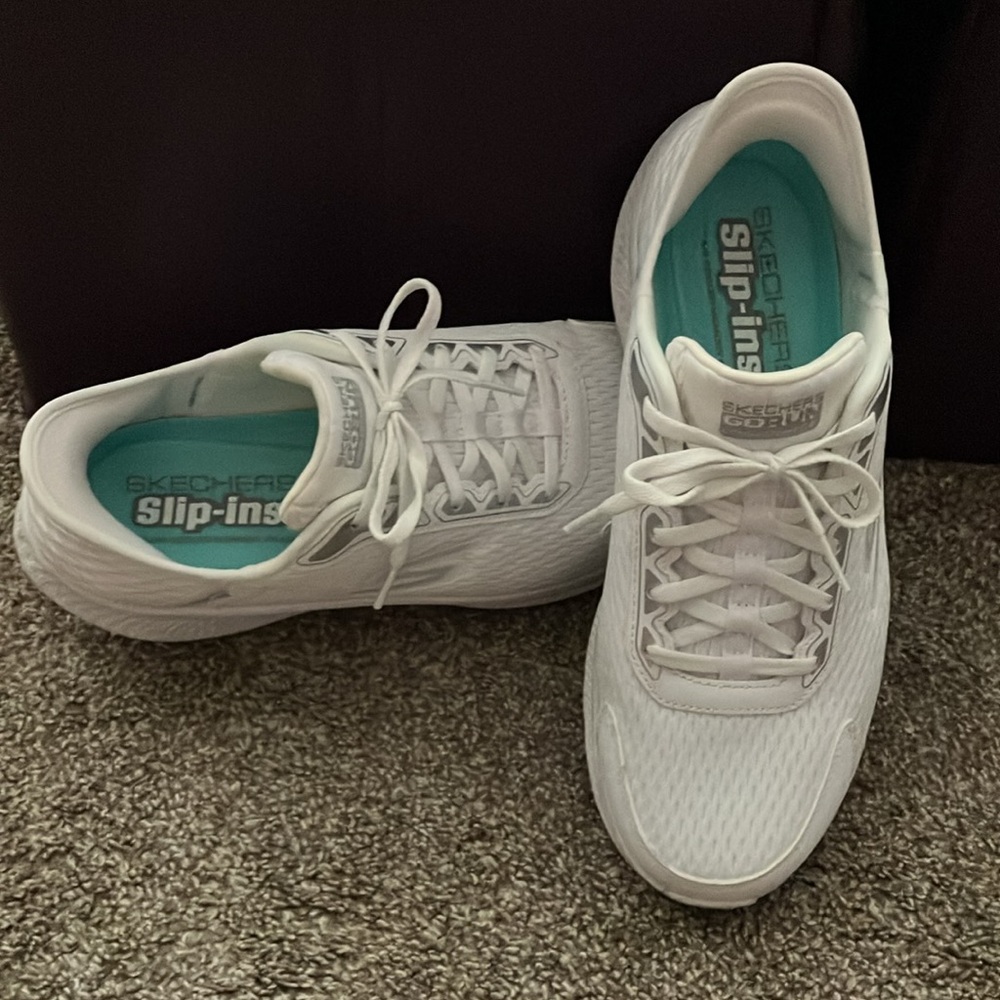 New sketchers slip-ins sneakers